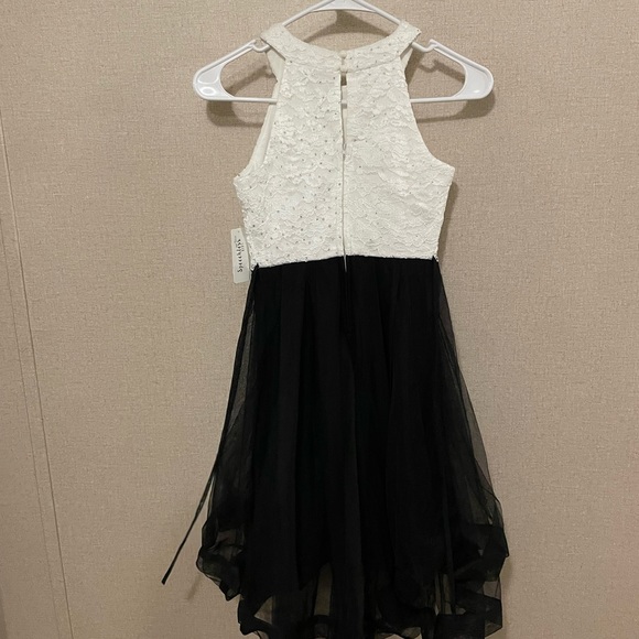 Dress - Picture 7 of 7